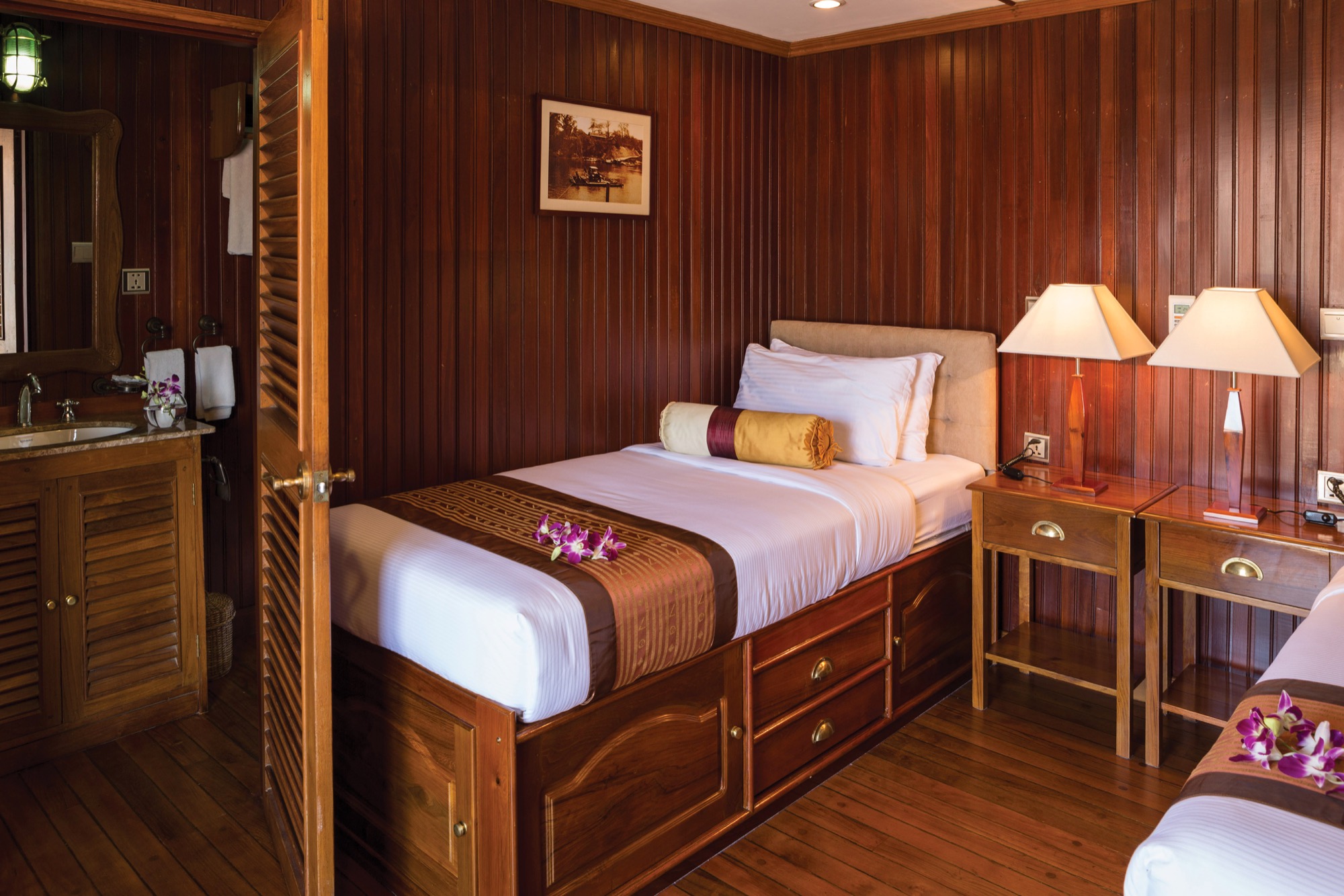 Pandaw RV Mekong Pandaw Cabin 14.jpg